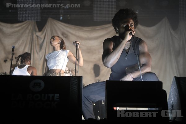 YOUNG FATHERS - 2023-08-18 - SAINT MALO - Fort de St Pere - 